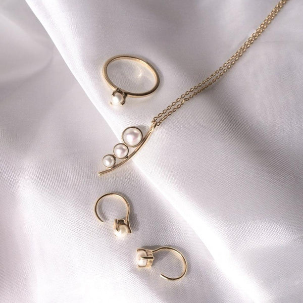 Siren Necklace - Gold & Pearl